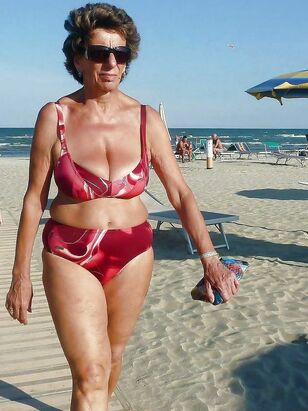 Vacation pictures where middle-aged gals just in bikinis