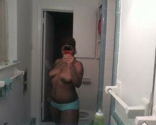 Very humungous dark-hued dame posing nude on web cam