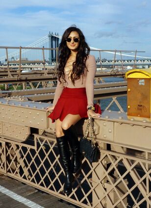 Asian model Amna in New York, This super-steamy mummy a..