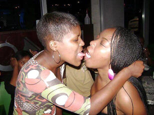Ebony girl-on-girl women smooching on the soiree