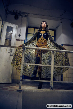 Solo model bashes torrid poses in utter figure leopard print