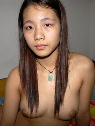 Wee Chinese broads posing downright naked. Oops ! My