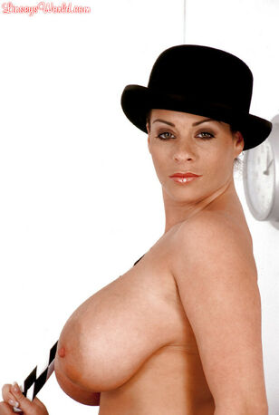 Cougar solo woman Linsey Dawn McKenzie posing in hat while