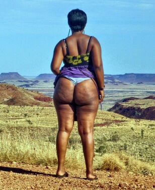 Yam-sized african ladies - collection of naked dark-hued