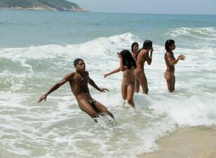 Nudists studs and gals in Brazil picture